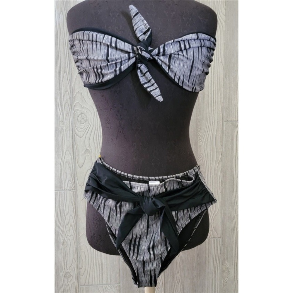 NWOT Barefoot Miss of California L Reversible Stripe Tie Bikini 94020